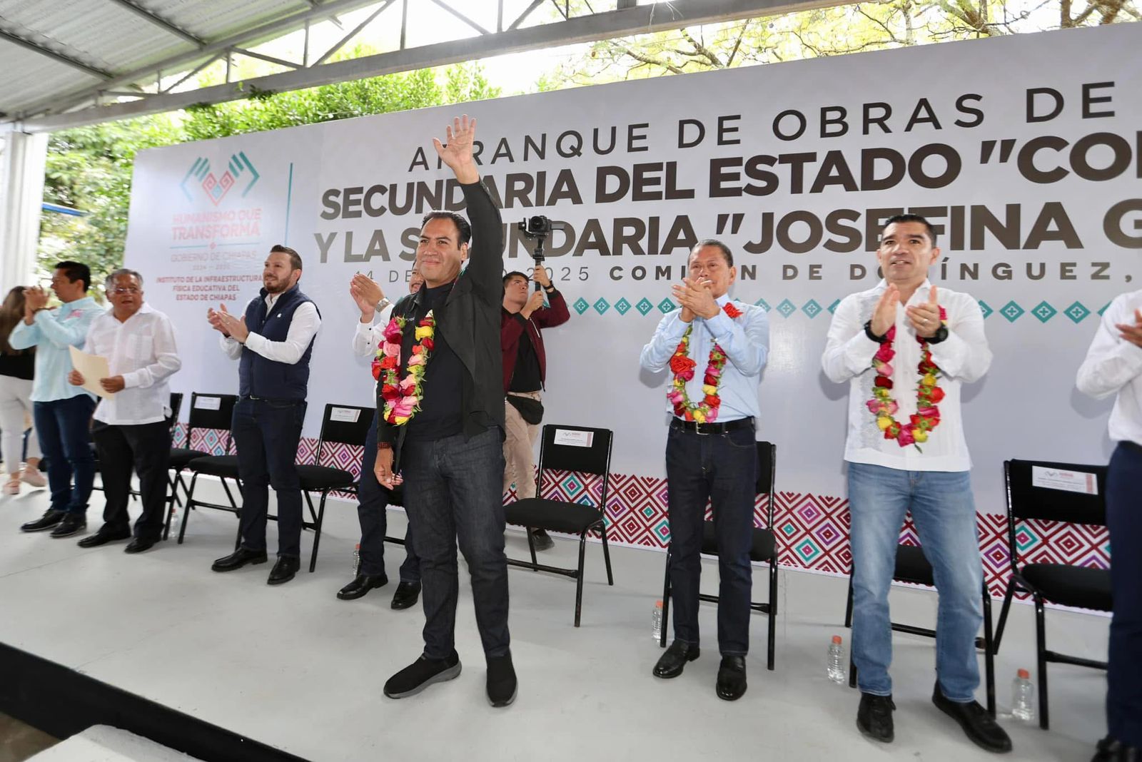 "Quiero que cuando volteen al pasado y pregunten qué hicieron las y los comitecos a favor de Comitán y cuál fue el legado que dejaron a Chiapas, digan que fortalecieron la educación y salimos del analfabetismo. Este capítulo quiero escribirlo con ustedes”